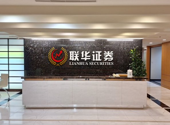 杠杆狂欢下的暗礁：证券配资系统如何重塑散户的财富幻觉？